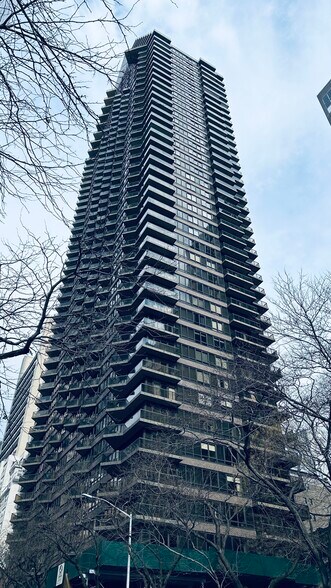 Building Photo - 100 United Nations Plaza