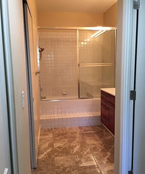 Building Photo - "Luxurious 2-Bed, 3-Bath Retreat with Granite Countertops in San Diego's Heart - 1460 Sq Ft of El...