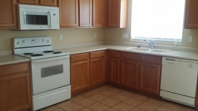 Building Photo - 122 N 126th Ave