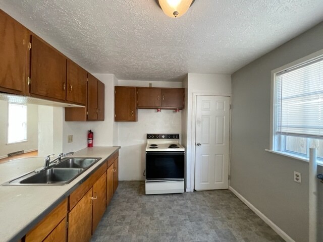 Building Photo - 1343 E Bowman St