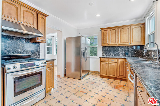 Building Photo - 409 N Kilkea Dr