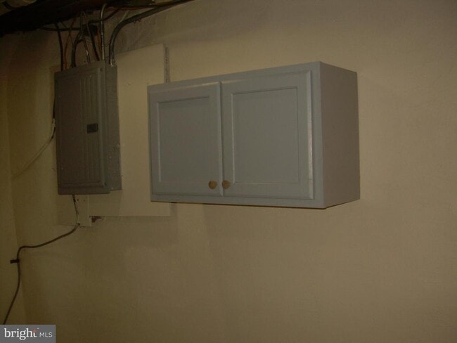 Building Photo - 996 Anchor St