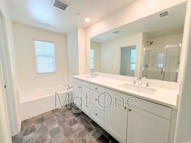 Building Photo - 6072 Sendero Ave
