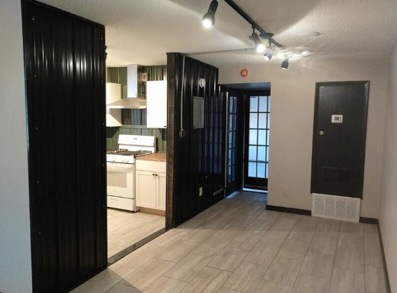 Building Photo - 12001 Tarragon Rd