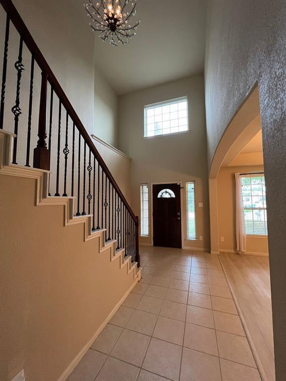 Building Photo - 2203 Oak Rise Dr