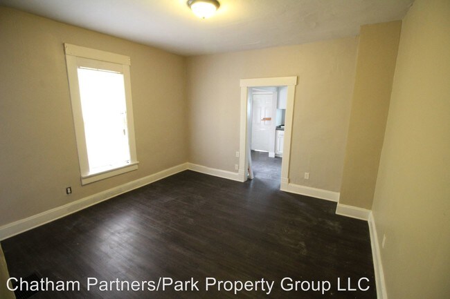 Building Photo - 321-323 Reeb Ave