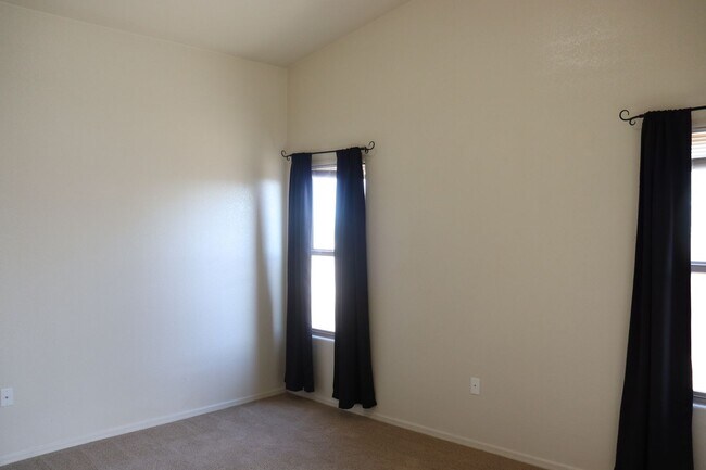 Building Photo - Home in Holiday Community Resort