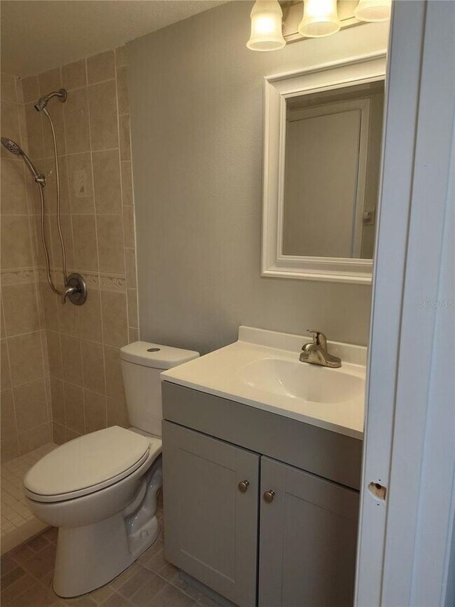 Building Photo - 1 Bedroom 1st Floor Del Rey Condo with new...