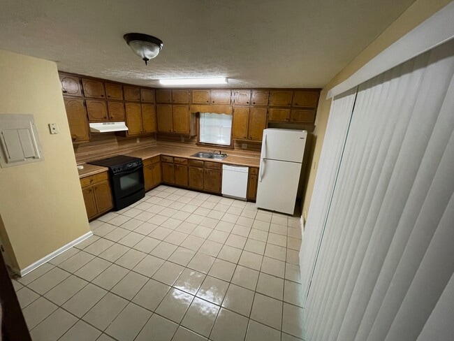 Kitchen - 597 Jackson Park Ln