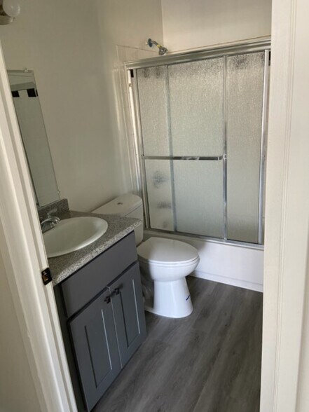 Building Photo - 1325 Hoover S St