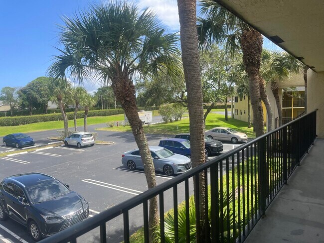 Building Photo - 1626 Meadows Cir W