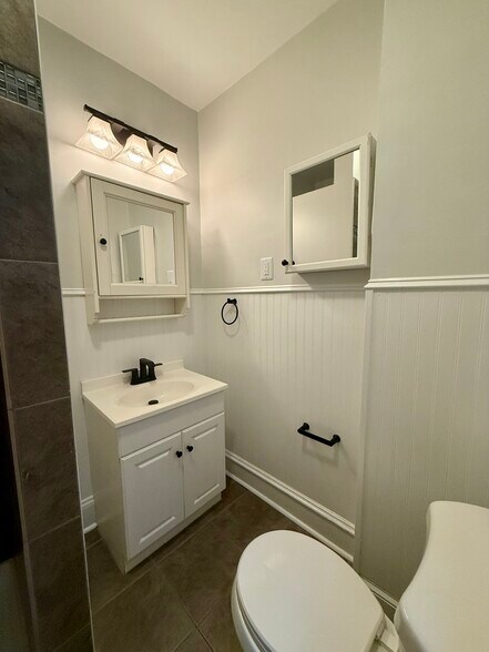 Building Photo - 104 Forrest Ave