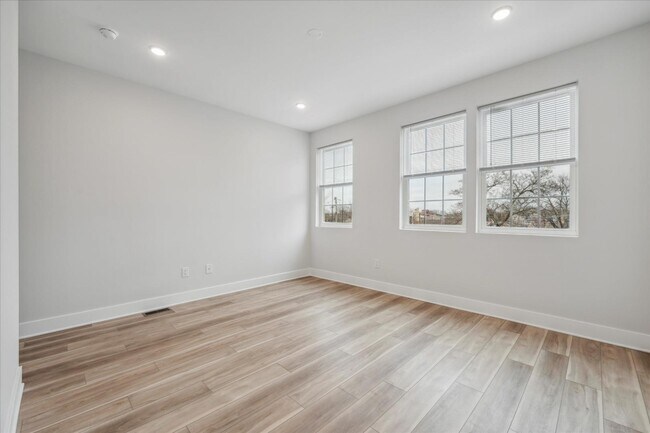 Building Photo - 614 N Pallas St