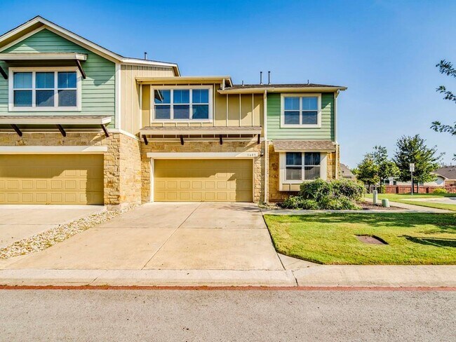 Building Photo - 1620 Bryant Dr
