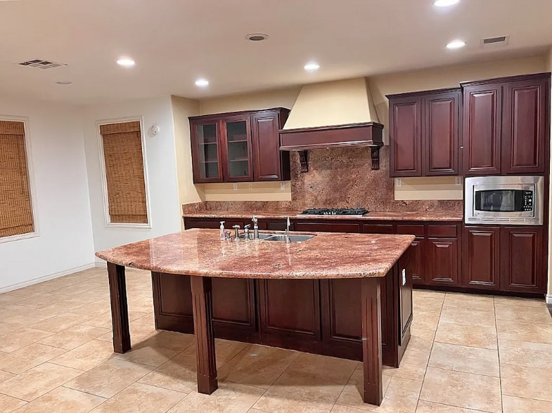 Building Photo - 1112 Championship Rd