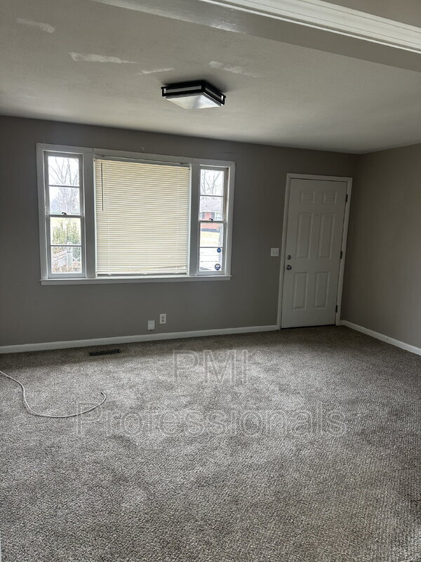 Building Photo - 2102 Cypress Dr