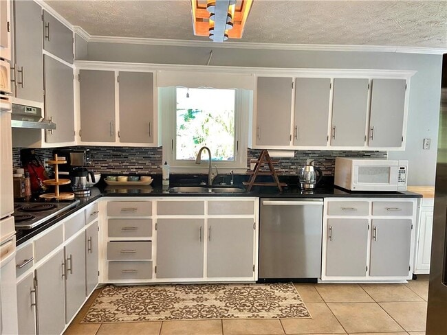 Building Photo - 1679 Rangewood Dr SW