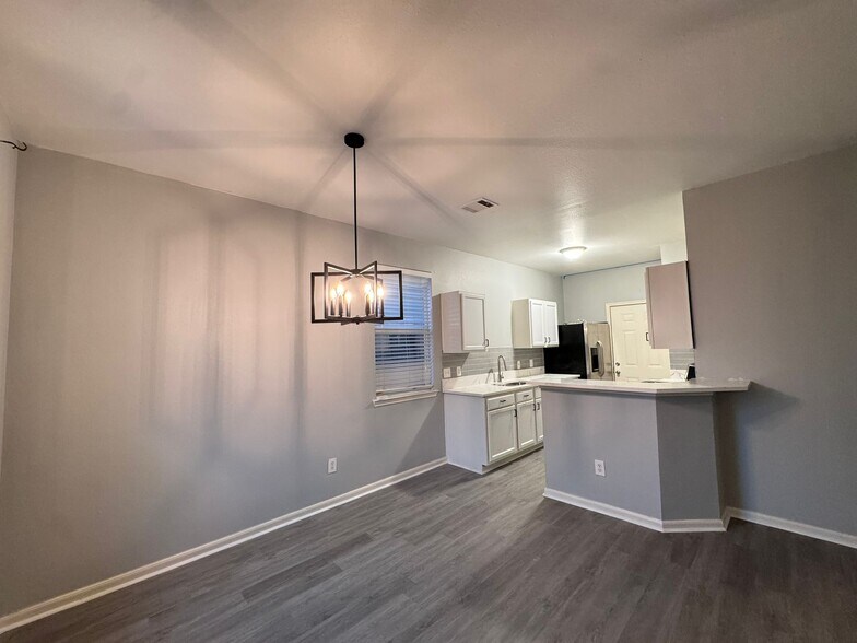 Building Photo - 6427 Waldron Dr