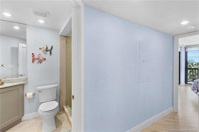 Building Photo - 9550 S Ocean Dr
