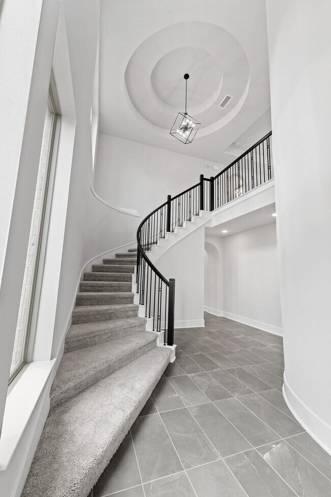 Building Photo - Two story. 4 bedrooms. 3.5 baths. Spacious...