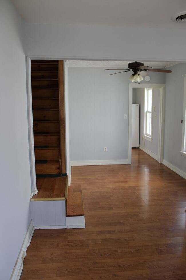 Building Photo - 2 Bedroom Duplex with Ample Storage
