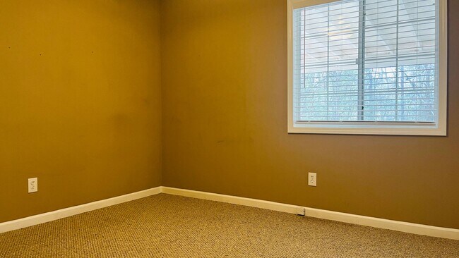 Building Photo - Charming Cottage Style 4 bedroom, 2 bathroom home in Lagrange! Must See!