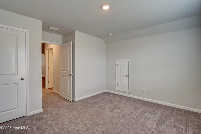 Building Photo - 1329 Clendon Cir