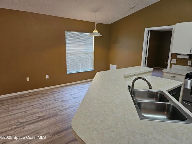 Building Photo - 1539 Glencove Ave NW