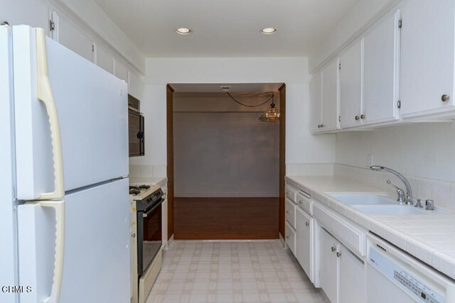 Building Photo - 930 N Louise St