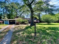Building Photo - Beautiful waterfront home
