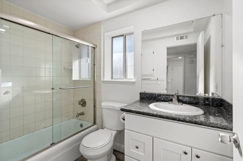 Building Photo - 4162 Hamilton Ave