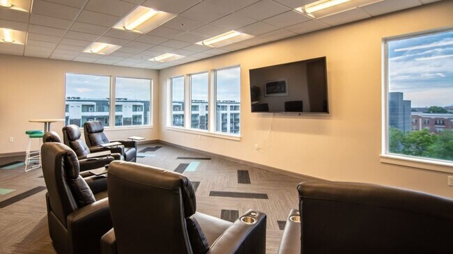 Building Photo - 47 W Fireclay Ave