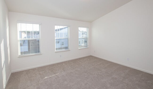 Building Photo - BEAUTIFUL 2 Bedroom Townhome in MIDLAND AVAILABLE JUNE 2026