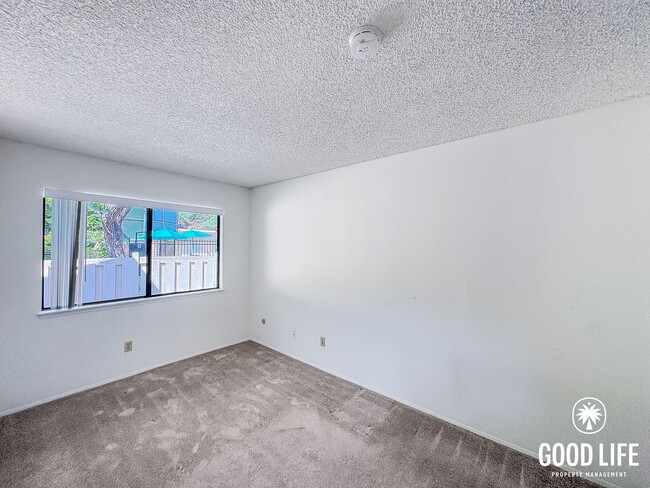 Building Photo - SD: Spacious 3BD/2BA Home in Carlsbad with Community Pool, 2-Car Garage & In-Unit Laundry