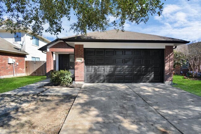 Building Photo - 21826 Hemlock Park Dr