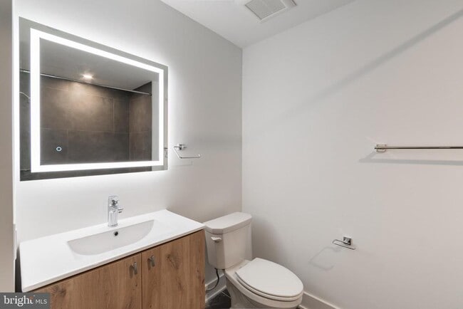 Building Photo - 1622 Point Breeze Ave