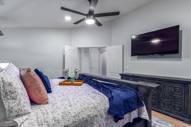 Building Photo - 214 N 165th Dr