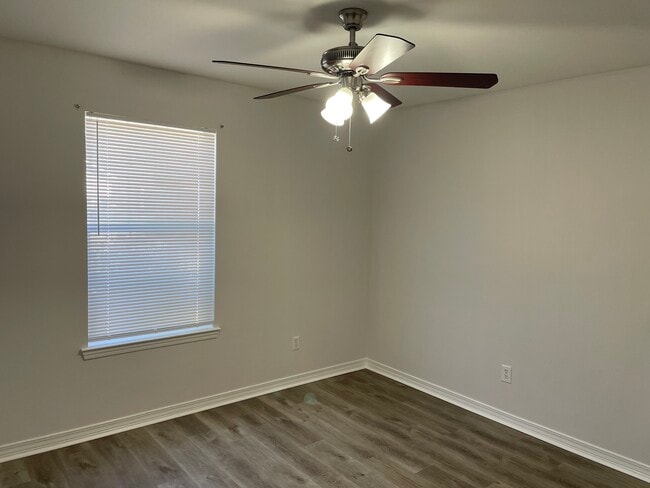Building Photo - 5476 Quail Creek Cir
