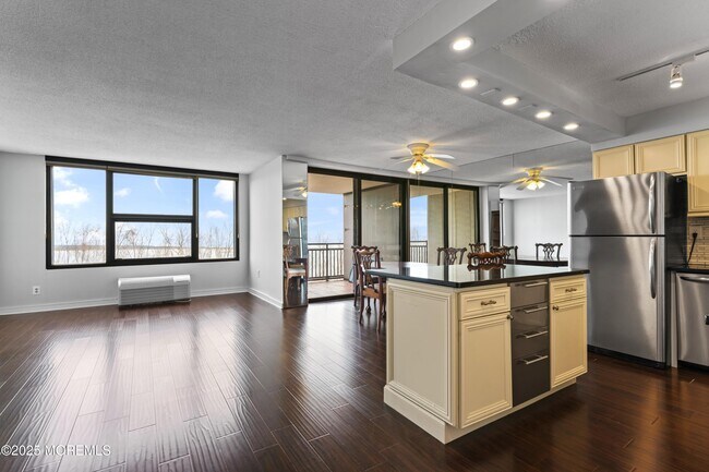 Building Photo - 1 Scenic Dr