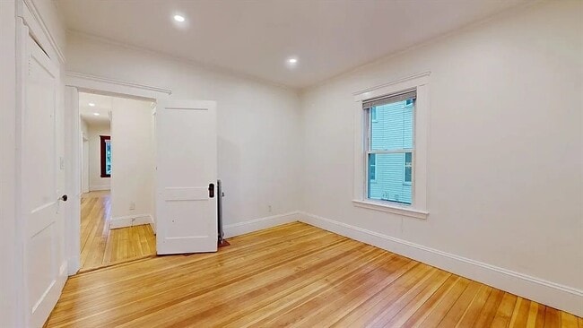 Building Photo - 147 Langdon Ave