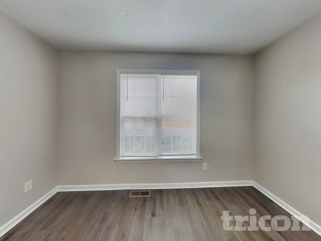 Building Photo - 105 Pinto Ln