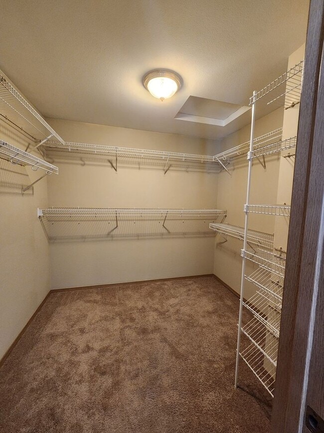 Building Photo - Beautiful 2 bed 2.5 bath Townhome Monroe $2545/mo