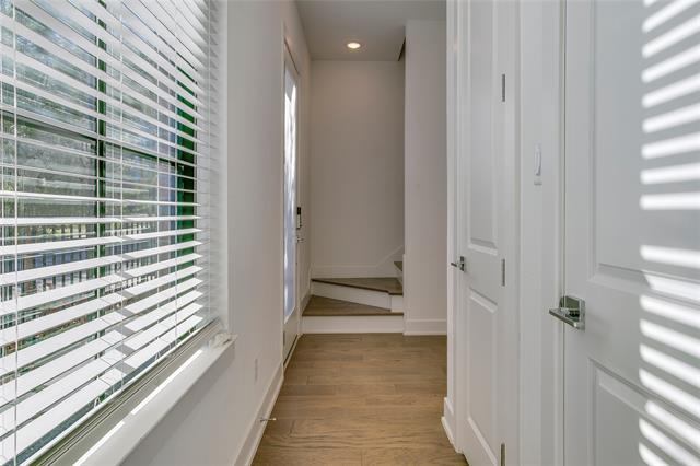 Building Photo - 112 E Oscar Dr