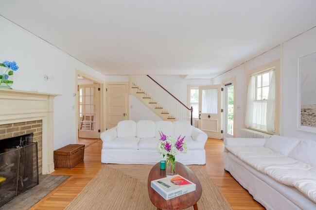 Building Photo - 7 Cooper Ln