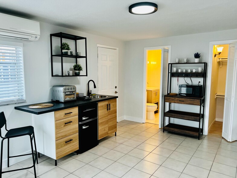 Building Photo - 911 NW 39th Ct