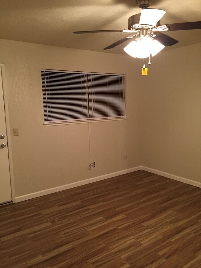 Building Photo - 407/409E. Alexander