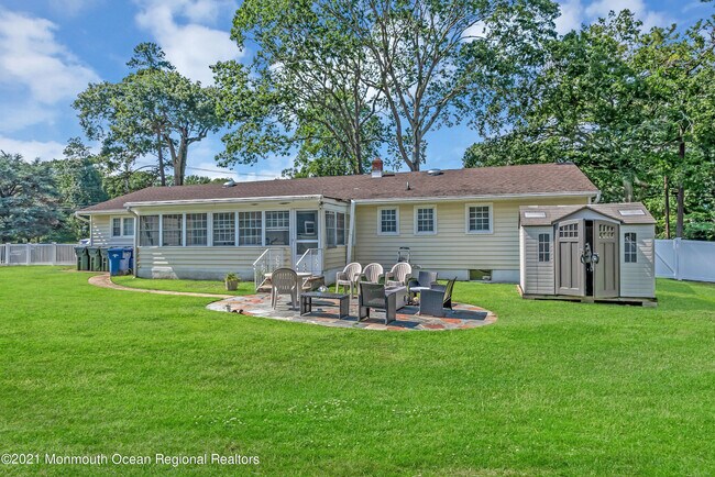 Building Photo - 410 Wells Ave