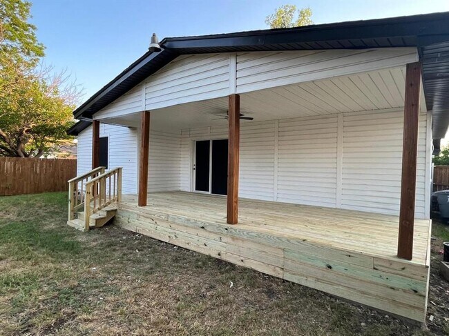 Building Photo - 1710 Western Park Dr
