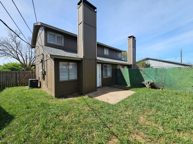 Building Photo - 3106 Trenton Dr