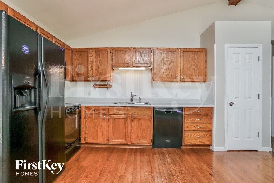 Building Photo - 70 Fawn Oaks Dr